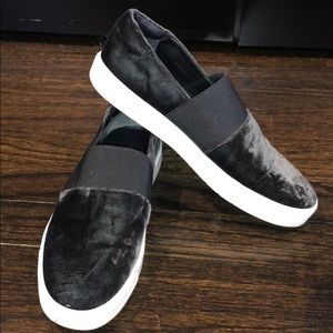 Vince slip on velvet sneaker